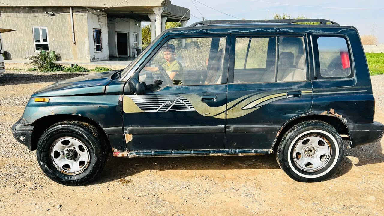 السلام عليكم سازوكي فيتارة للبيع 1993 السيارة بيهة ملاحضات بس ابيع واقع حال رقمهة بغداد صاحبهة ابغداد بيهة خياس وكاصلهة الهلة ول ترايش كاملة بلبيت الي ياخذهة وياهة زوج تايرات جدد مصارلهن سبوع وسعرهة مناسب ***********
