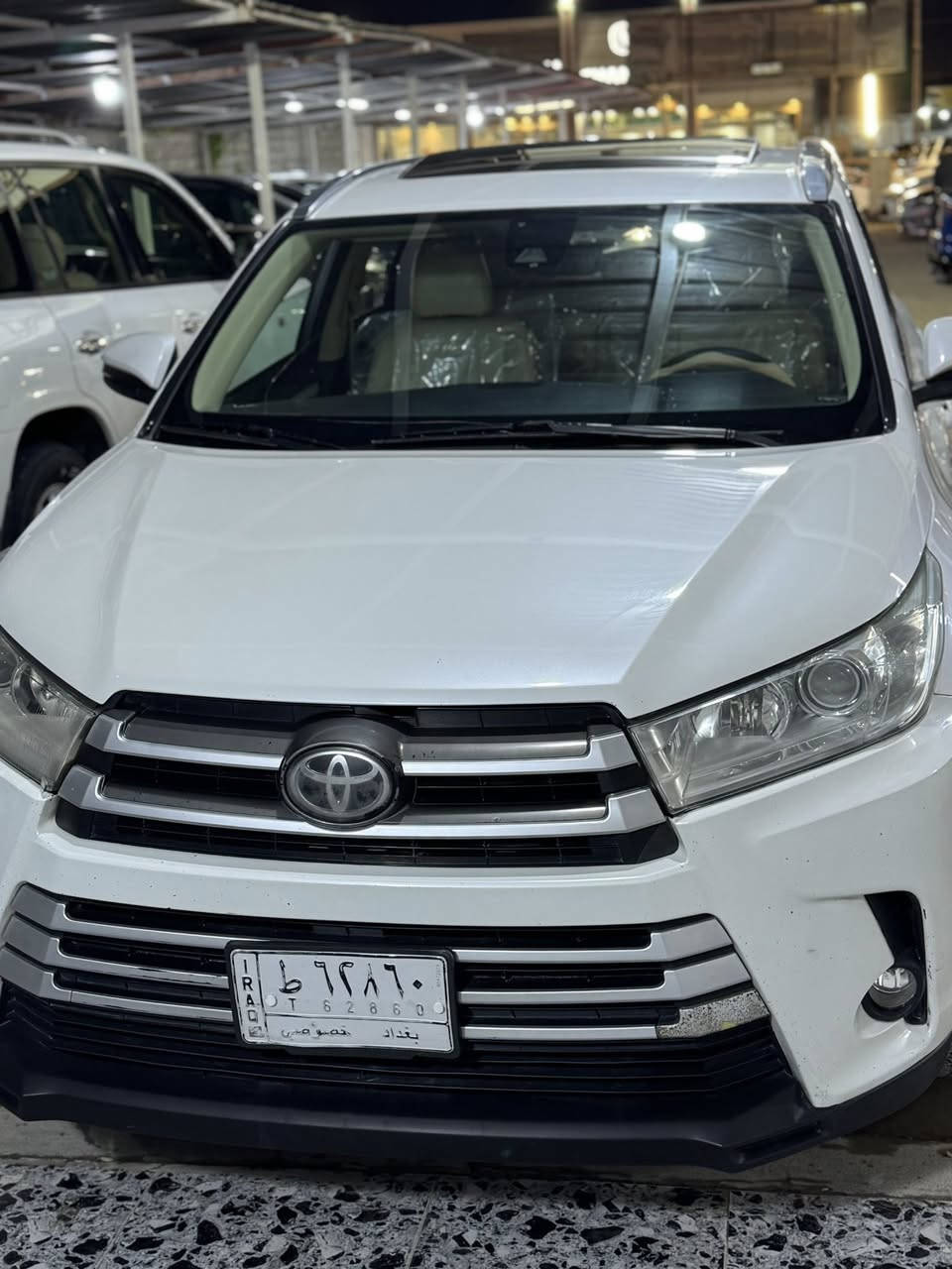 هايلاندر 2018 وارد امريكي 
XLE 
فول مواصفات 1/1 
حادث جدا بسيط جاملغ امامي سرقه فقط 
بدون دواخل بدون ارباك 
فتحه 
جلد 
بصمه 
كراسي كهرباء 
تدفئه تبريد مقاعد 
برردات ابواب 
صندوق كهرباء 
6 سلندر 
7 راكب 
داخل بيجي المرغوب 
مكلف بنشر اخوان
السعر 260 ورقه
 رقم صاحب السياره 
‭0781 704 4446‬
مكان سياره الرمادي يرهم مراوس
