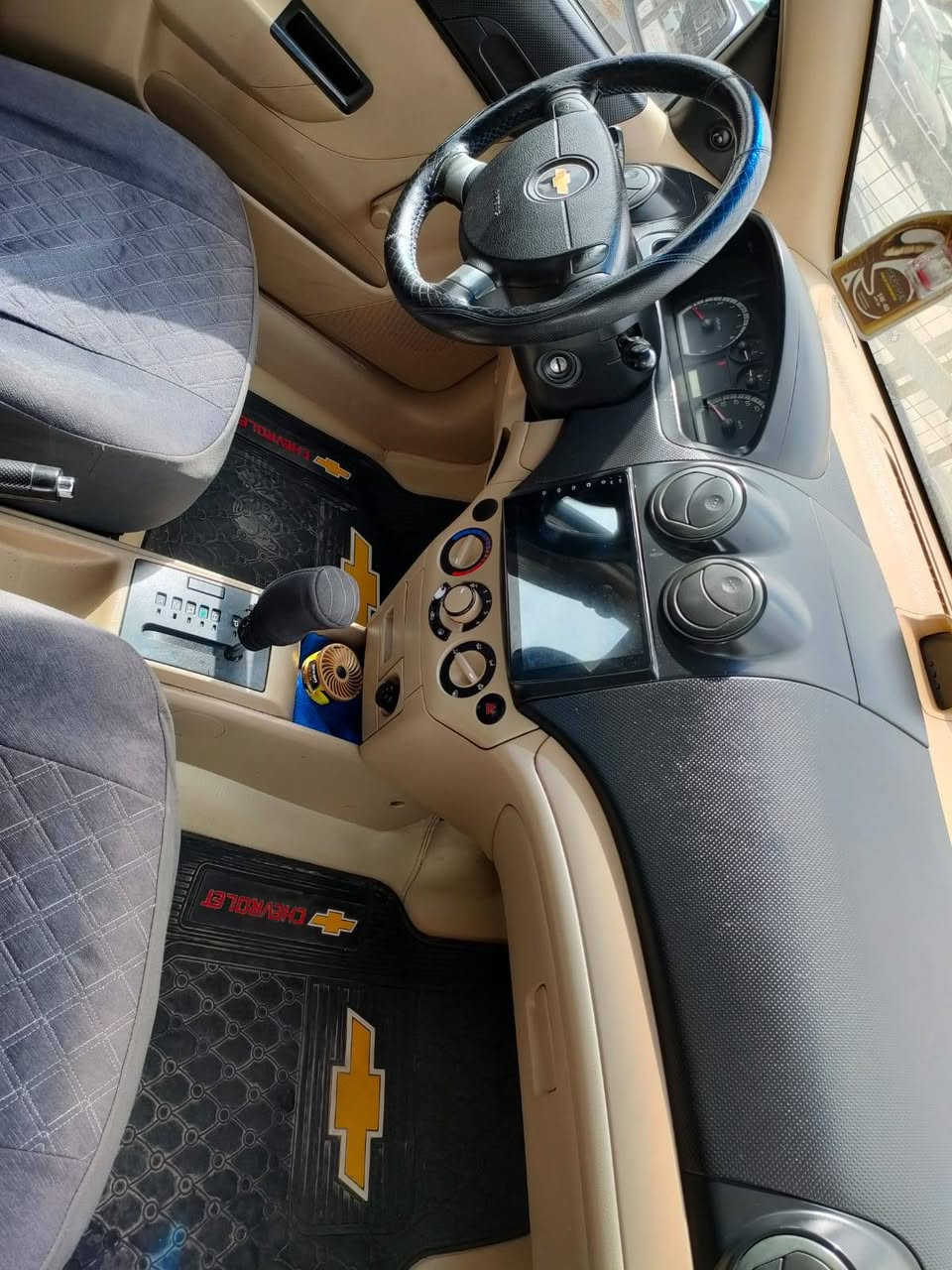 ئەڤیۆ  2009
مەکینە گەورە
گێری ئۆتۆ ماتیک
گێر و مەکینە نەکراوە بە شەرت
سەنەوی نەوی و ژینە نوێیە
ناو زەر
سەیارەکە تابڵێیت پاکە
تەقە و رەقەشی بە شەرت
بۆیاخ : یەک پەلە و دوو پەلەش ساردی بچووک
نرخ : 65 وەرەقە و معامەلەیەکی زۆر کەم
*********** السليمانية, العراق
