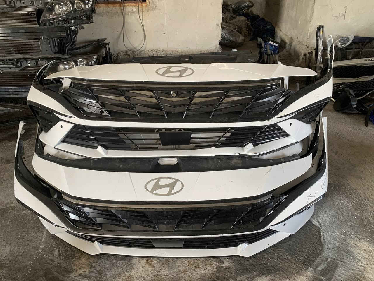 السلام عليكم ورحمة الله وبركاته تم وصل حاويه قطع غيار سيارات كوريه للبيع جمله ومفرد العنوان السماوه تقاطع الوركاء الشارع الرئيسي 
وباسعار مناسبة 
للاستفسار ***********
