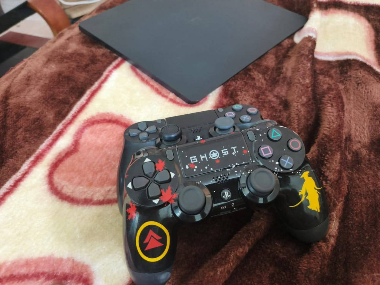 بلاي فور. سلم نص تيره. مهكر نضام 11 ويا 4لعبات  ودبل جوستيك واحد اصلي واحد تجاري لوك استيكر. ما مفتوح نضيف جديد.  الجهاز بس مشلوع الاستيكر. وليس مفتوح 
..
...عنوان نجف ..... حي الجامعه 
... او .... حي الوفاء .............سعر........280 .... ***********
