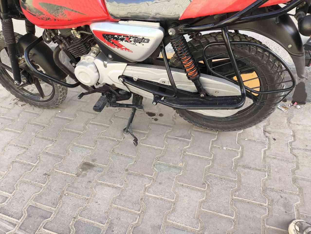 سلام عليكم 
بوكسر موديل 20 
مكفوله 
أوراق كامله 
بدايه خيط تبخير 
مكاني بغداد الوشاش قريب ع الإسكان 
سعرها 900وبيها مجال 
رقمي ***********
