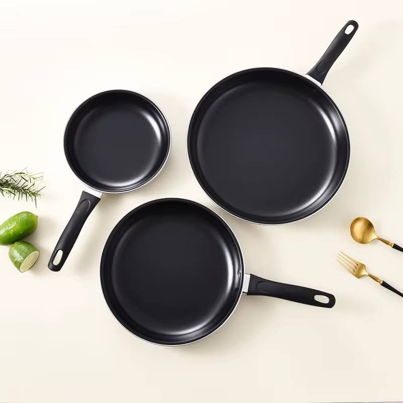 سعر 3 قطع 25 💥
للباب يوصل 30 🚚 للحجز دايركت💗
طقم مقالي كولدن فيش 3 قطع - طلاء غير لاصق وحافة ستانلس ستيل

طقم متكامل من ثلاث مقالي بمقاسات مختلفة، مصمم لتلبية احتياجات القلي والطبخ اليومي بكفاءة عالية وتوزيع حراري متوازن.

• طلاء غير لاصق (Non-Stick): يضمن سهولة تحضير الطعام ومنع الالتصاق لعملية تنظيف سريعة ومريحة.

• هيكل متين (Heavy Gauge): مصنع من خامة سميكة لضمان المتانة والاستخدام طويل الأمد تحت درجات الحرارة المختلفة.

• حواف من الستانلس ستيل: إطار معدني يحيط بحافة المقلاة لتعزيز القوة وحمايتها من التآكل أو الصدمات.

• مقابض باكليت فاخرة (Deluxe Bakelite): مقابض عازلة للحرارة ومريحة لليد، تمنحك تحكماً كاملاً أثناء الطبخ.

• تنوع في المقاسات: ثلاثة أحجام متدرجة (8، 10، 12 إنش) لتناسب الوجبات الصغيرة والعائلية.

المواصفات:
• نوع المنتج: طقم مقالي قلي (Fry Pan Set).
• عدد القطع: 3 قطع.
• المادة الأساسية: معدن سميك (Heavy Gauge) مع حافة ستانلس ستيل.
• نوع الطلاء: طبقة داخلية وخارجية غير لاصقة (Black Non-Stick).
• نوع المقبض: باكليت أسود مقاوم للحرارة مع فتحة للتعليق.

محتويات العلبة:
• 1 × مقلاة صغيرة (قياس 20 سم).
• 1 × مقلاة متوسطة (قياس 25 سم).
• 1 × مقلاة كبيرة (قياس 30 سم).


**إذا كنت صاحب هذا الإعلان وتريد حذفه لأي سبب، رجاءا أرسل رسالة إلى الدعم الفني**