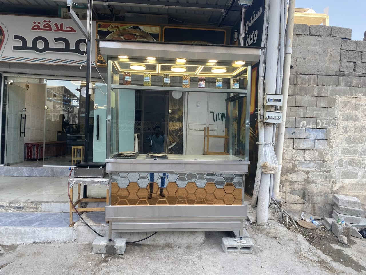 غراض مطعم للبيع كامل مكاني كركوك الي يريد يراسلني او اتصال على الرقم ***********
