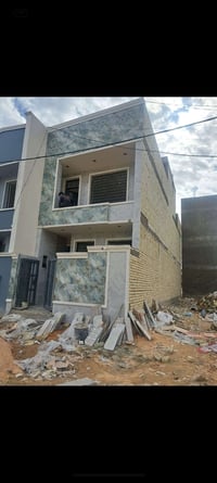 100 متر للبيع واجهه 5 نزال ٢٠ حايط غير مشترك معزول ٣ غرف نوم و٣ صحيات ...