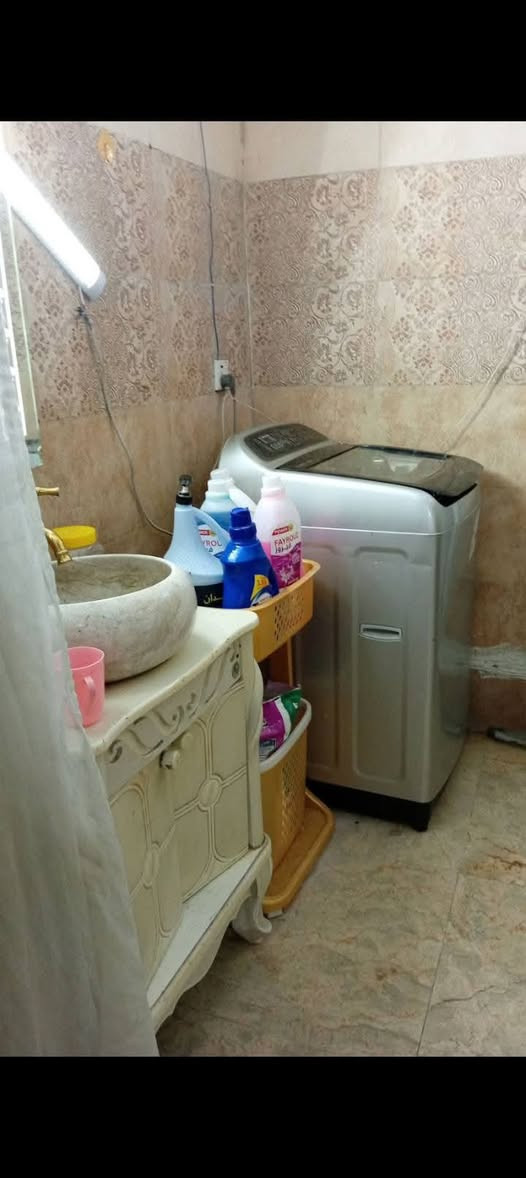 بيت للايجار بل زعفرانيه اربع شواره البيت طابقيت
***********
