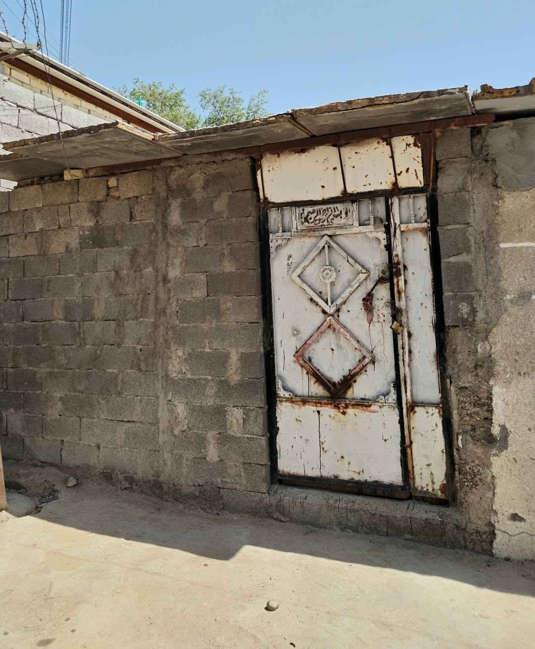 هيكل تجاوز واقع حال مساحة ٥٠ متر واجهة ٥ ونزال ١٠ بناء بلوك سقف سندويش مكان بغداد بلأمين شهداء النفط يم اسواق كرار الوائلي السعر... ١٢ مليون للأستفسار الاتصال ع الرقم ***********
