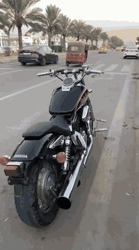 السلام عليكم
هوندا شادو سلشر 400cc 
كير مكينة كهربائيات كفالة 
الدراجة ربع نكرة باي وكت عليهة ادامة عامة 
بيهة تزويد بسيط مثل مموضح بلفيديو 
سعر الدراجة 13 ورقة 
مكان بغداد ***********
