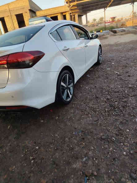 سيراتو موديل 17 ايراني مكفوله ماعده شبر بل باب ال خلف السايق بارد فقط ماشيه 100
المكان بغداد
السعر 155 وبيها مجال
***********
