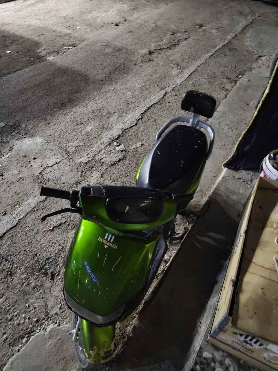 دراجه مستعمله موديل ٢٠٢٥ نضيفه لون مميز ست بطاريات مستبدله حديثا بشهر ال3  ستاند رجل للراكب الخلفي سرعه ٩٩ ونضيفه كلش نضام بارك الدراجه حلوة بس خسلتهه بالفاره وبيهه شويه لون جارد مثل ما موضح شويه السعر ٤٢٥ للاستفسار ***********
