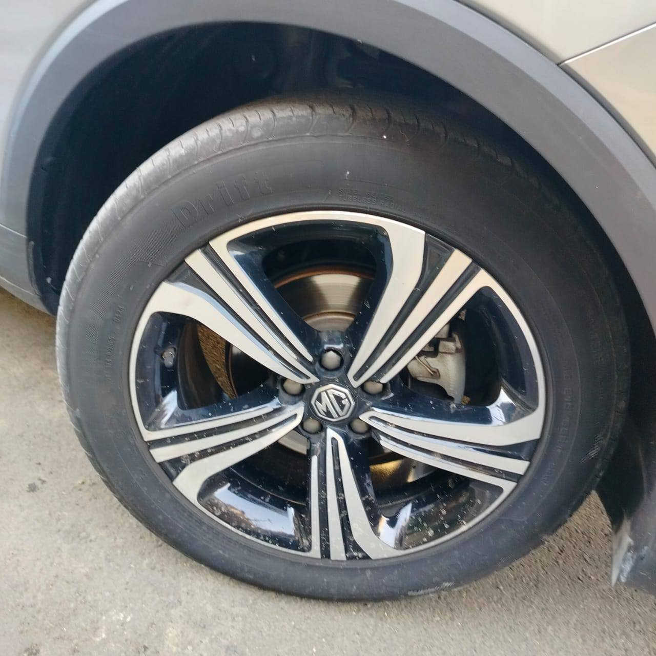 ام جي ZS خليجي 2023 مكفولة كفالة عامة
ضمان 5 سنوات 
فووول موجود بيها البانوراما
رقم بغداد بأسمي شخصيآ
ماشية 46
بصمه ابواب
سايد بريك بصمه
اوتو هولد
لد نهاري + تحكم عدسات لايت
بك لايت لد
شاشه كبيره
كامرة خلفية 
حساسات خلفية 
قطعتين تبريد
اشاير مري
نظام ABS
كروز سرعه 
فول تحكم ستيرن 
شاشه اعطال
نظام نزول منحدرات
نظام Sport 
ابل كار بلي اندرويد اوتو

كشنات جلد والسياره جديده بعدها على وضع الشركه مكفوله كفاله عامه

السعر19 مليون دينار عراقي 
اتصال  ***********
