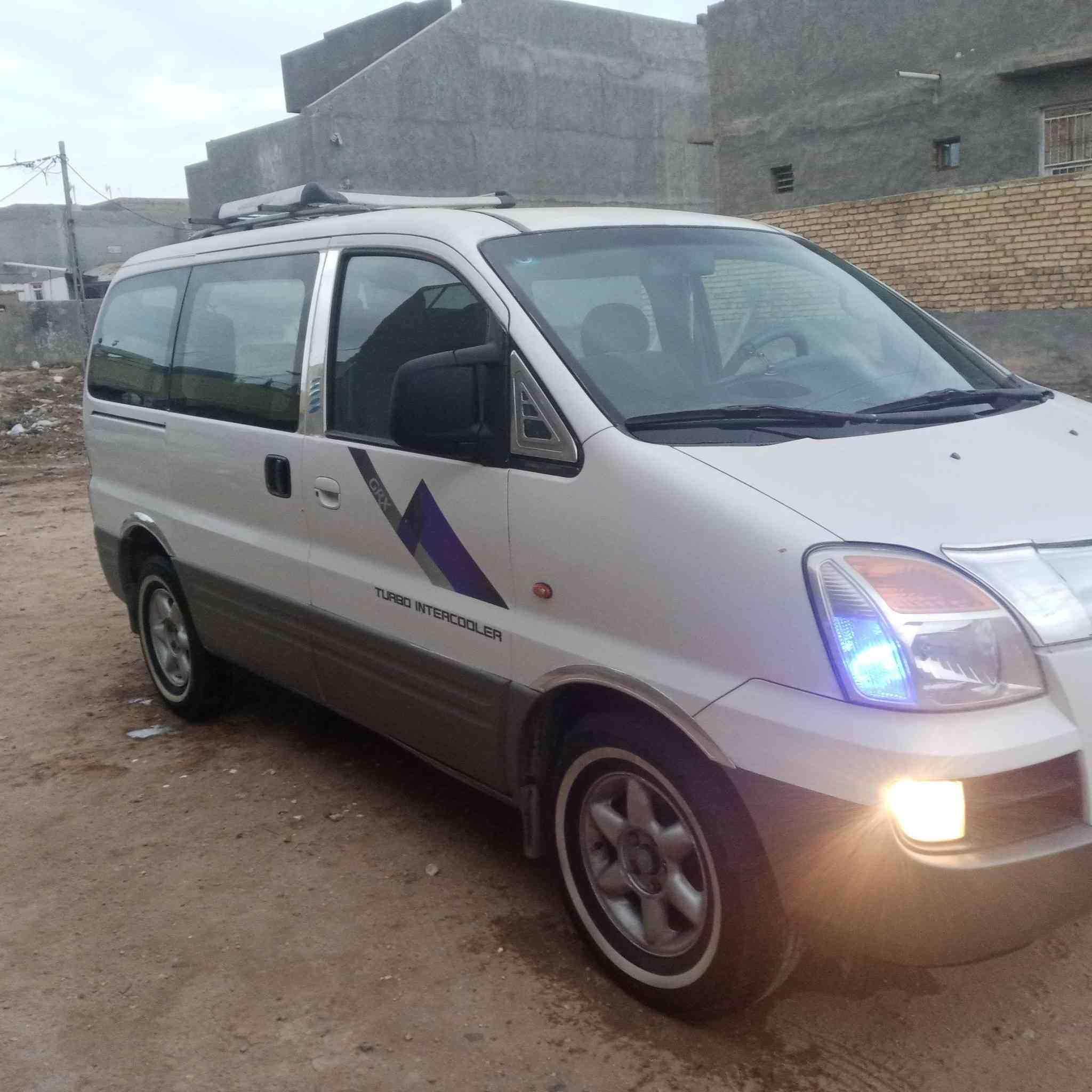 ستاركس موديل 2000محدثه 2007رقم انكليزي تحويل ثاني يوم مكفوله من الضربه والصبغ ما عده جاملغ مرشوش للجماليه بدون قطره معجون مكينه وكير مفتوح جاهزه تخم تاير حداديه جديد كهربائيات كله شغاله وجاهزه السعر 75وبيه مجال اني مكلف بالنشر اتصال ‏‪***********‬‏رقم صاحب السياره
