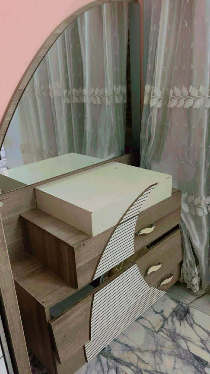 ***********
شراي يتفضل واتساب 
غرفه تركي ٧ قطع تكمه ثكيله 
سجج نظيفه سعر ٢٠٠ وبيهه مجال عنوان بغداد الحريه

