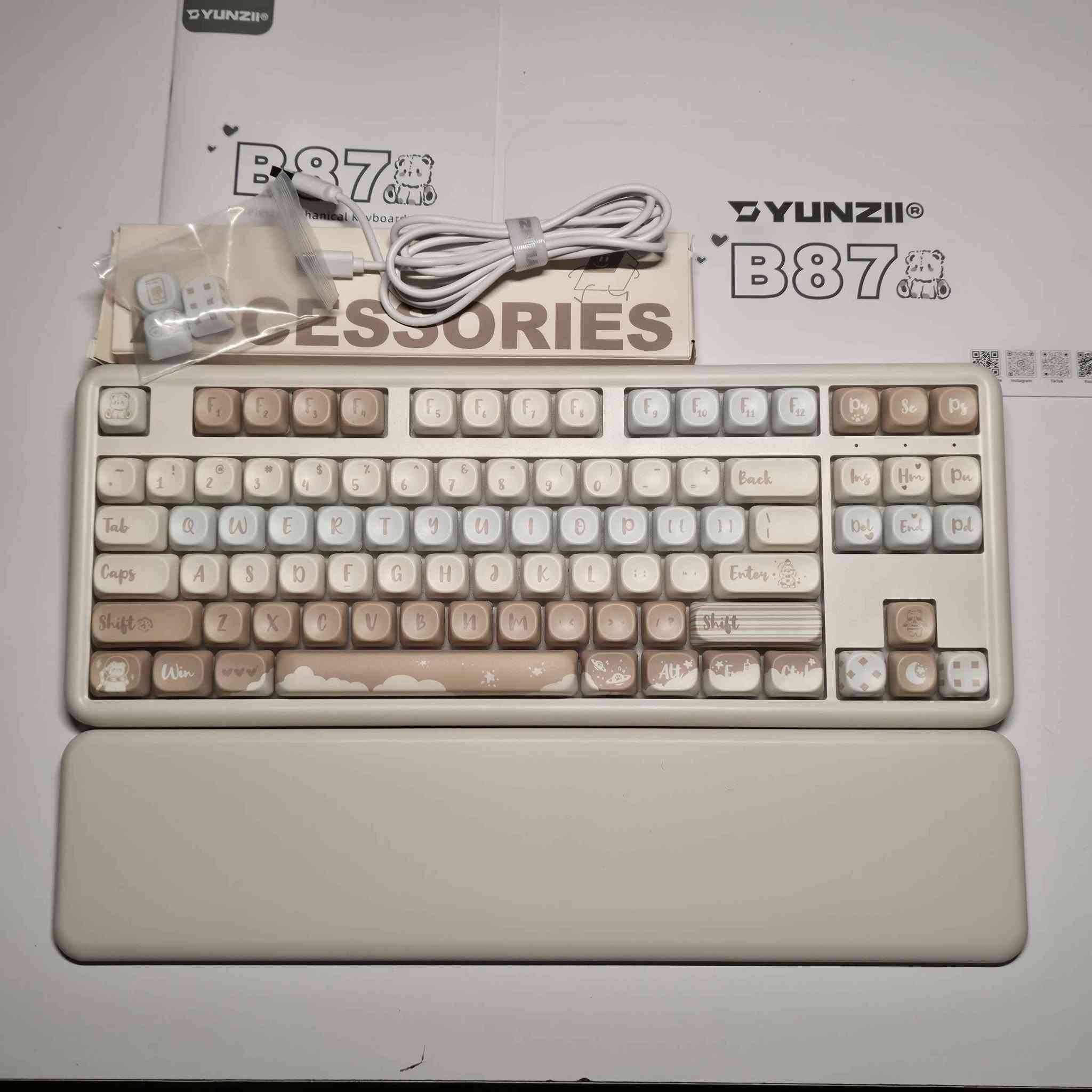 بۆ فرۆشتن / للبيع 
ءYUNZII B87 Keyboard⌨️✨
كوردى/ عربي
زۆر خاوێنە و نوێیە بەس تێستی پێ کراوە ✅
​نرخ: ٧٠ هەزار دینار 💰
​گەیاندن: بەردەستە بۆ هەموو شوێنێک 🚚
​
🔴 عربي: 
ديد ونظيف جداً، فقط تم عمل فحص✅
​السعر: 60,000 دينار 💰
​التوصيل: متوفر لجميع المناطق 🚚 أربيل, العراق


**إذا كنت صاحب هذا الإعلان وتريد حذفه لأي سبب، رجاءا أرسل رسالة إلى الدعم الفني**