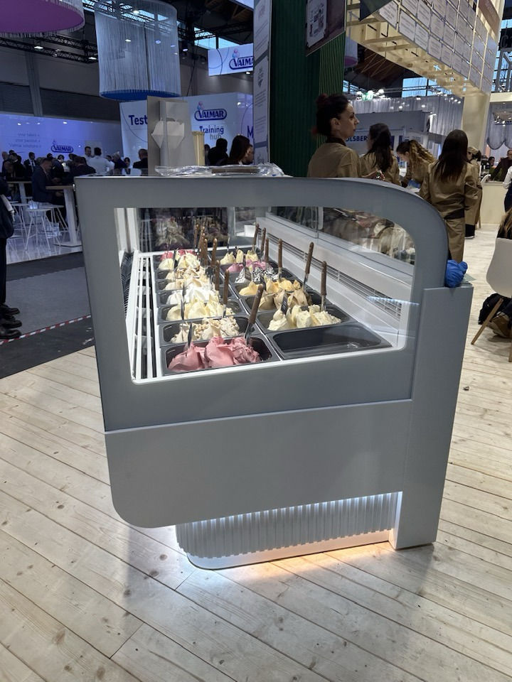 اليوم الورد والياسمين و الخير 🇮🇶 
وصل وجبة جديد قريبا عاريضات ايسكريم 
 من شركة -  Gelatec 
الوكيل رسمي الشركة   (Gelatec)  من العراق🇮🇶🇮🇹
موديل ٢٠٢٦ 
موديل حديث 3دي شاشه  
مع كل مواد احتياط متوفر 
٣ بانكات 
كومبريسر دورين ايطالي
درجة أولى ⭐ 
نرحب بكم بمدينة السليمانية
التفاصيل
*********** 
WhatsApp: 00393899265052
