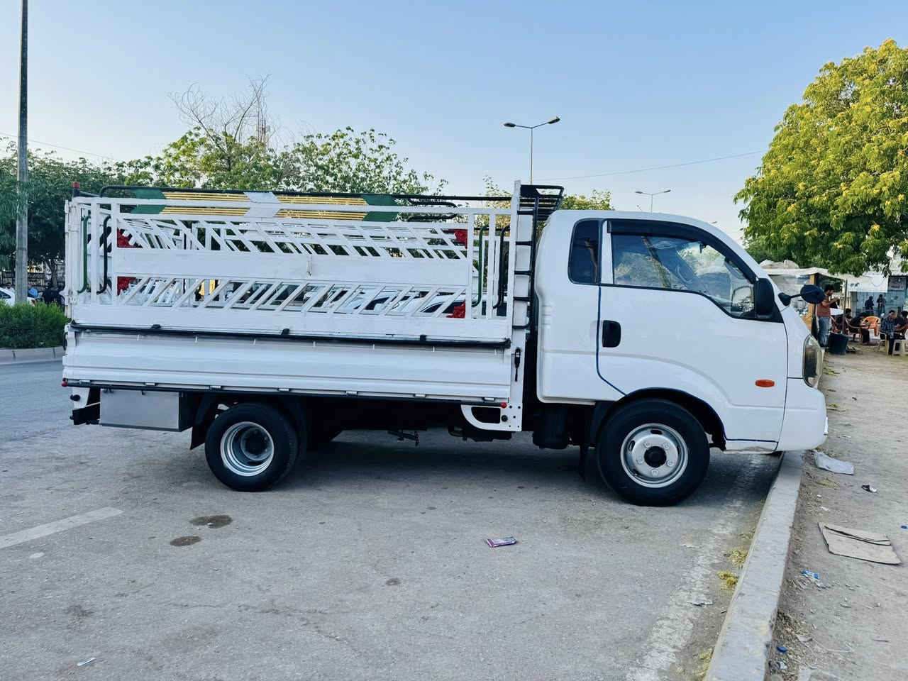 کیا دوتەنی 4000 S مەکینە رەش  سوپەر مودیل    ٢٠١٠
پینج دوکمەی دەبل سەلە 
براوەی جاکراوەتەوە 
جەمجەی جەلال حەداد
برێکی بەسراوە 
تایەو ویلی ١٤ 
سنوق و تانکی ئاو 
کارەبای بەسراوە 
گیرو مەکینەی بەشەرت 
تومار کراوە 
کامل جایز بو ناوئیش 
***********
شوینی »کـــەلار
