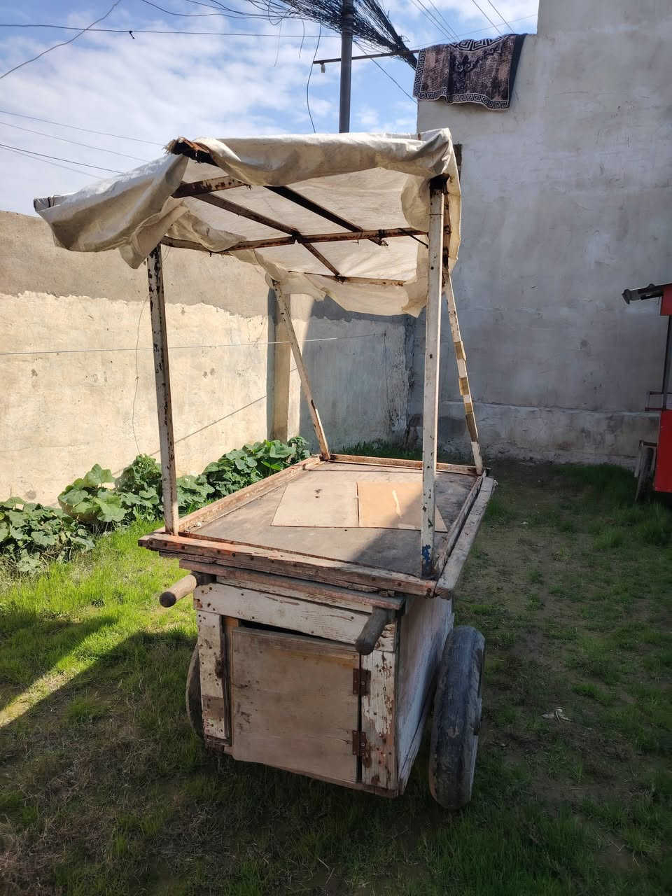 عربانه للبيع السعر 100موصل حي التنك تواصل ***********
