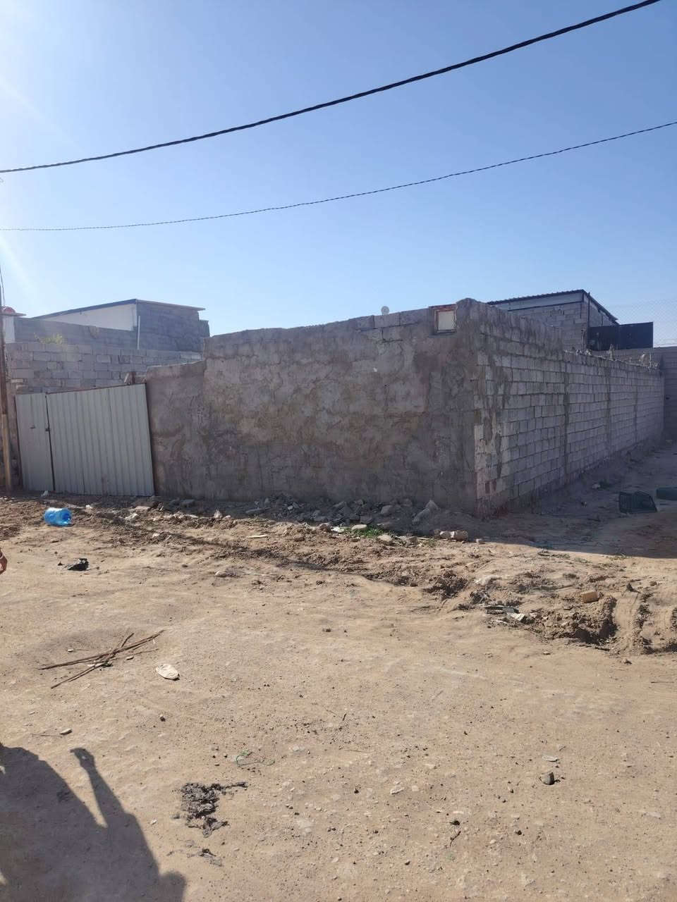 السلام عليكم عرصه للبيع المساحه 222م اساس صب كونكريت 50*40
متوفر جميع الخدمات 
عرض الشارع مالتها 15 متر 
خريطه حديثه 
العنوان النجف الاشرف شارع القوسي خلف مجمع عماد سكر حي الامام الحسن ع /مشموله بقرار الطابو الجديد
*********** اتصال او واتساب  
السعر 35 وبيها مجال
