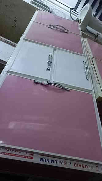 كاونتر 3 قطع السنك ويا البوري كامل سعره 250 عنوان حي الاعلام ‏‪***********‬‏ رجاءا اني مجابره احد يشتري عيب تحجزون وثبتون ومتجون خلي ذوق عدكم للبعض
