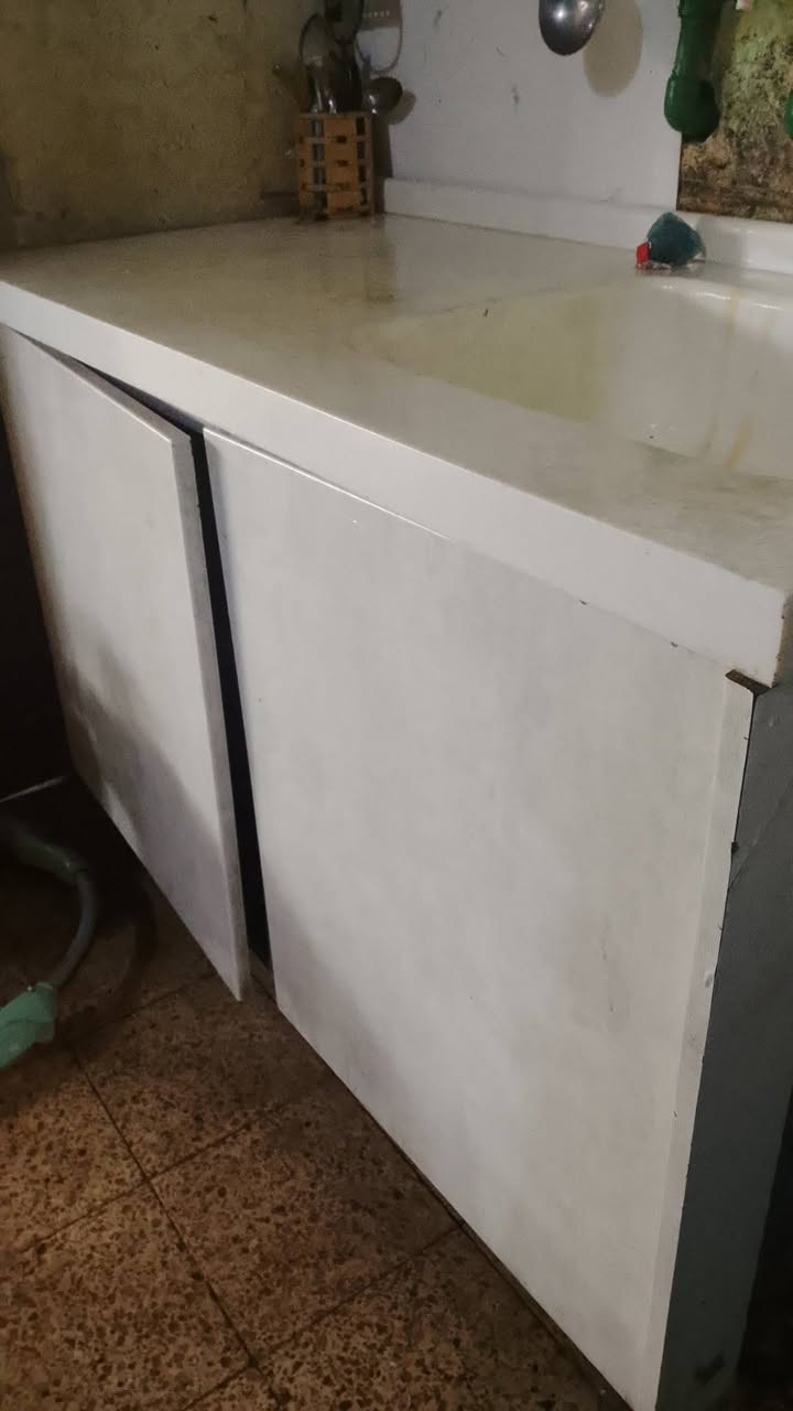 سنك مرمر خشب اصلي ام دي اف 
استعمال قليل سعره 80 الف 
مستعجله على بيعته 
مرمره اصليه


**إذا كنت صاحب هذا الإعلان وتريد حذفه لأي سبب، رجاءا أرسل رسالة إلى الدعم الفني**