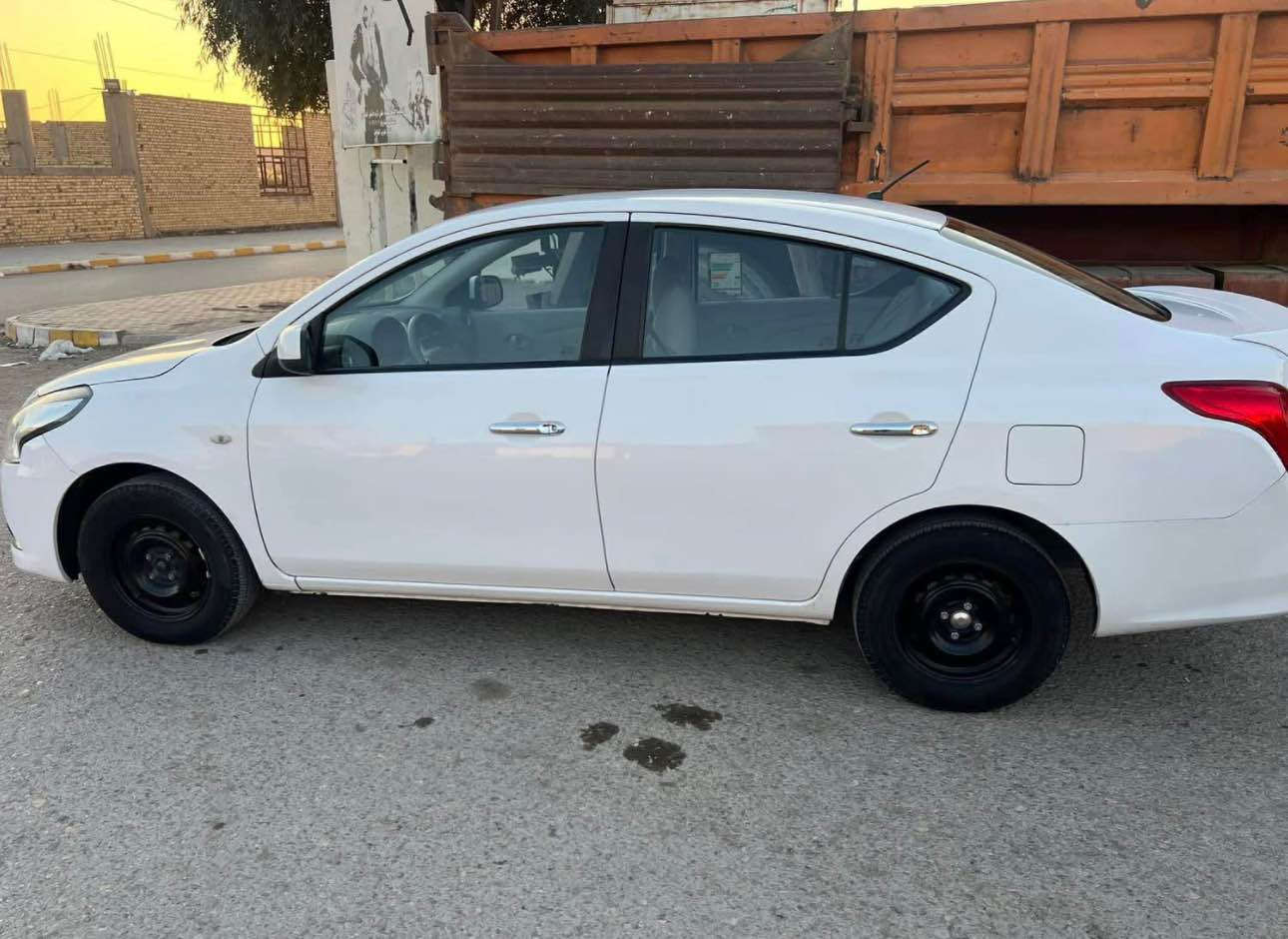 نيسان صني للبيع 

موديل 2020 هندي بليتة زركة 

رقم سليمانيه  السيارة باسمي ، هزة وسنوية جديدة 

كير ومكينة مكفولة والسيارة جاهزة 

السيارة حساسات +شاشه كامرا
تخم تاير جديد صدر جديد
الجاملغ الامامي فقط بارد واضح بسونار 

السعر 110
مكاني بالكوت
*********** دهل اوران, واسط
