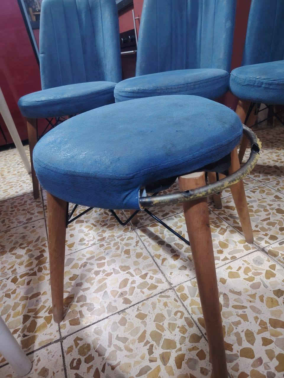 كراسي للبيع دوشمة شاموه ب ٣٥ واحد محتاج لحيم *********** بغداد حي أور سبع قصور شارع ابو احمد
