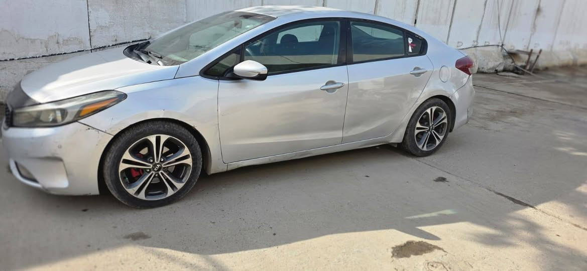 السلام عليكم #فورتي17  سياره حادثها جاملغ وبنيد بدون دواخل وبيها ملاحظات كير ومكينة خير مكفولات منظومه زنون كامرة شاشة سيارة جاهزة ترايك أربيل #السعر97 المكان #بغداد #المنصور للستفسار اتصل على على الرقم *********** غير متواجد على الفيس
