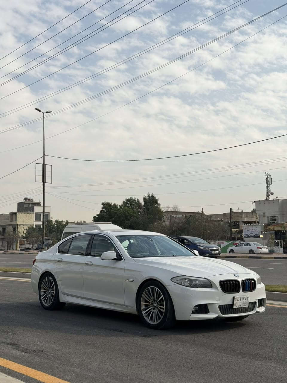 بي ام دبليو للبيع 2013
Bmw 535i m 6v turbo
سعرها 175 ورقة

السيارة جاهزة و جديدة بمعنى الكلمة ، يعني صدر و تايرات و مكينة و كير ، ضوة ممشتغل بالدشبول تجي اشغل و تطلع تجنيها .

1- محرك 6 سلندر تيربو قوي
2- نظام iDrive أصلي مع شاشة كبيرة
3- نظام ملاحة GPS
4- أوضاع قيادة متعددة (Eco / Comfort / Sport)
5- حساسات أمامية وخلفية + كاميرا خلفية
6- تكييف أوتوماتيك ثنائي المناطق
7- مقاعد كهرباء مع ذاكرة
8- بلوتوث + USB
9- مثبت سرعة
10- دخول وتشغيل بدون مفتاح 
11- فتحة سقف
12- زينون 
13 - جنطة كهرباء 
14-تدفئة مقاعد
وبعد بيها اهواي مواصفات ماذاكرهة 

ماشية 179 كيلو

حادثهة بابين و جاملغ الايسر
بدون شواصي او لغود 
مكينة كير مكفولات

السونار مرفق

مكاني بغداد الكرخ
سعرها 175
للاتصال ***********
