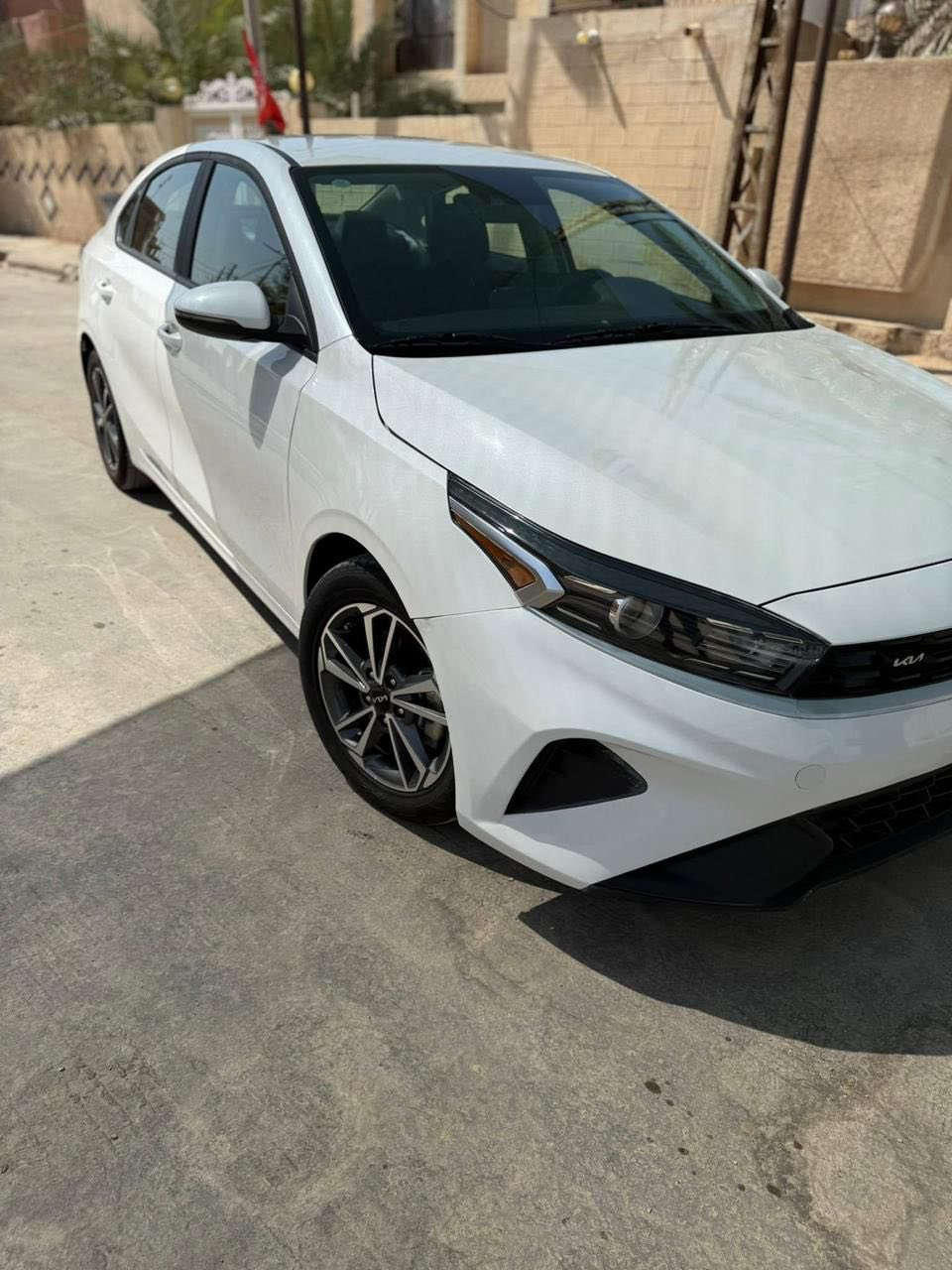 السلام عليكم 
كيا فورتي 2023 
حره بدون رقم 
حادثه موضح بصور بالمنشور 
ماشيه 4000 
مكانه السماوه 
سعره 145 وبيه مجال بسيط 
***********
