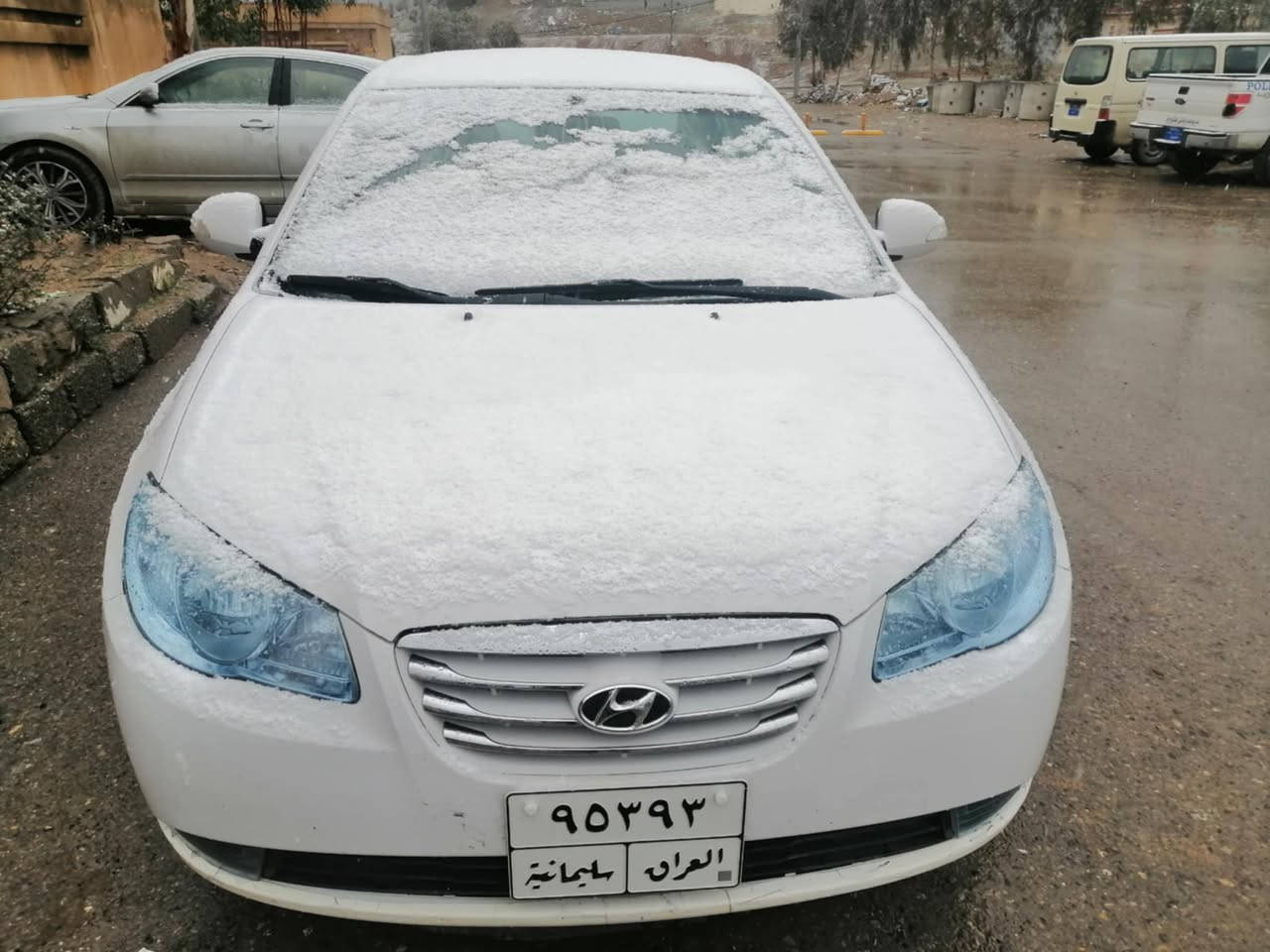 ئەلنترا گێر عادی مۆدیل 2011 یەک دەرکای رەشە لەکەل هەردوو دۆسەکەی سبوغە  سەنەوی تا مانکی 10نوییەە
ناو نیشان تەق تەق 
سحری 105گەلا 
ژ.م***********
