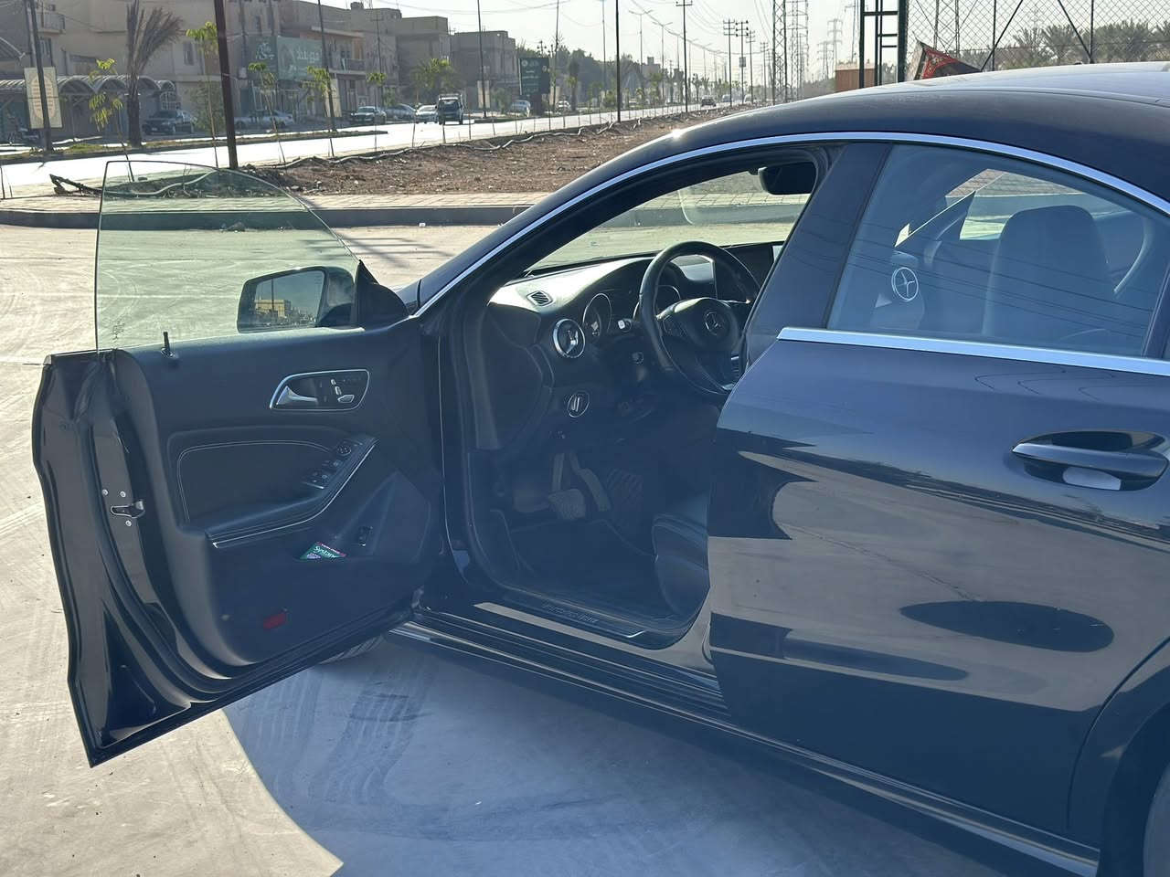 السلام عليكم 
مارسيدس cla 250  
موديل 2018 
ماشيه 70 كيلو 
السياره فول عدا الفتحه من حساسات من نقط عمياء من تدفئة كشنات دخول ذكي كامره فقط فتحه مابيها 
وارد امريكي حادثها جاملغين و شبر بنيد
يابه حته ما نطول المنشور عليكم مستعجل ع البيع ورايدها 140 
والشراي يجي وبخدمته 
مكاني النجف 
***********
