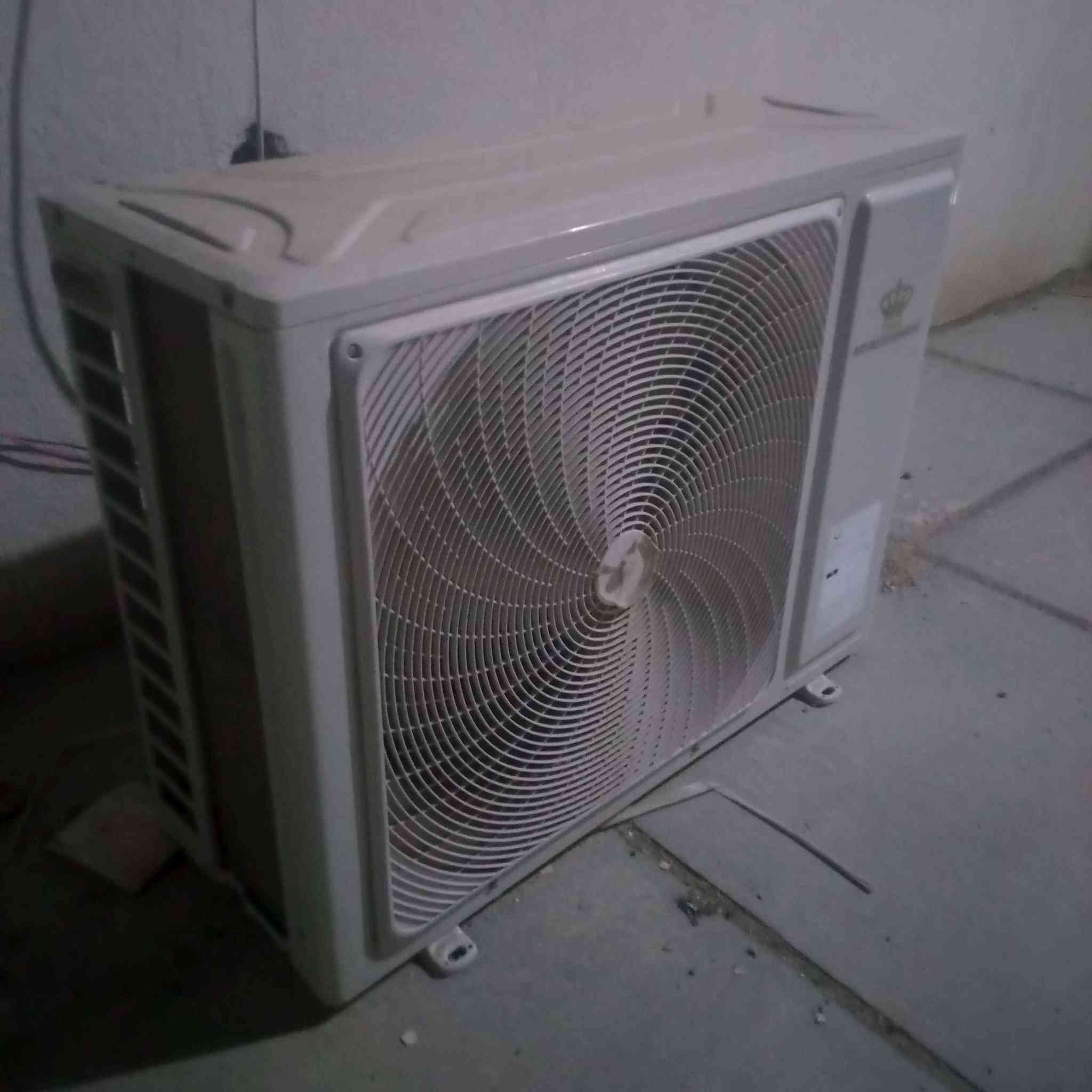 السلام عليكم. سبلت للبيع جديد قبل اربع اشهر من خذناة ونقص واحد مابي طن ونص الشراي يجي خاص . سعرة 500 . نهايتة Singapore


**إذا كنت صاحب هذا الإعلان وتريد حذفه لأي سبب، رجاءا أرسل رسالة إلى الدعم الفني**