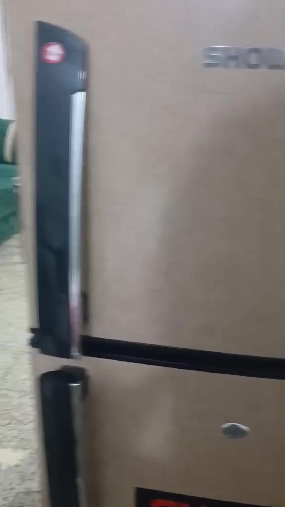 للبيع ثلاجة جديده حجم وسط سعرها ٢٧٥ بيها مجال مكانها بغداد الجديده للتواصل *********** واتساب
