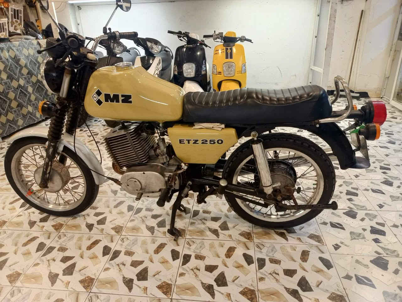 سلام عليكم امزت 82 للبيع بدون كصه 3عل فتح لحيم فقط بل خشم ماطور معمر جديد ومسكم على اخر حبايه كل نقص مابيه مكاني واسط الزبيديه الاسفسار ***********
