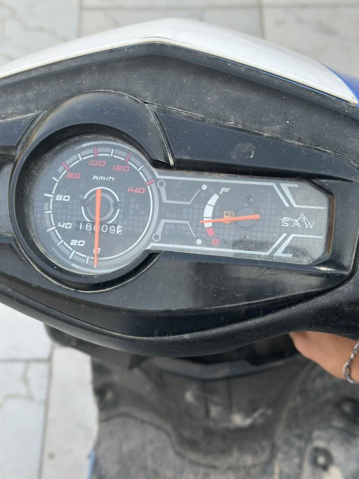 السلام عليكم سنكنس ياباني مكينه مامفتوحه ولا محطوط عليه صبانه الدراجه طااافيه ابيع كوم حديد جنت عندي تشتغل بس غسلتها وبعد ماشتغلت وانتركت الدراجه عالاغلب كابريته بس انا ابيع كوم حديد كهربائيات كامله ماعدا السلف الدراجه كيج البانزين شغال السعر بـ 275 وبيه مجال للشراي مكاني كرمة علي ابو صخير وهذا رقمي ***********
