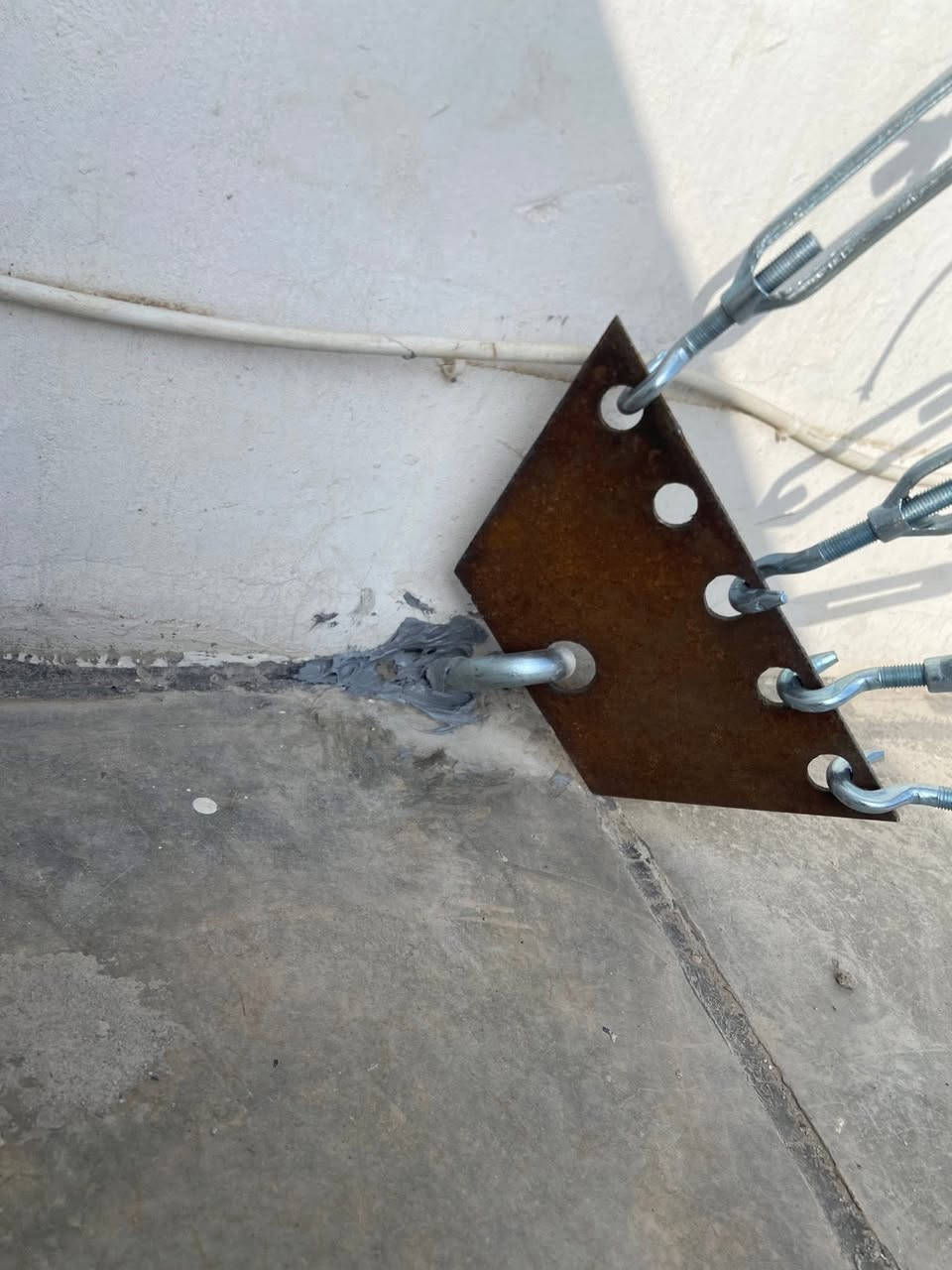 جانب من اعمالنا نصب برج رباعي 30 متر 
كوادر متخصصة في فتح ونصب وصيانة الأبراج 
*********** عبدالله
