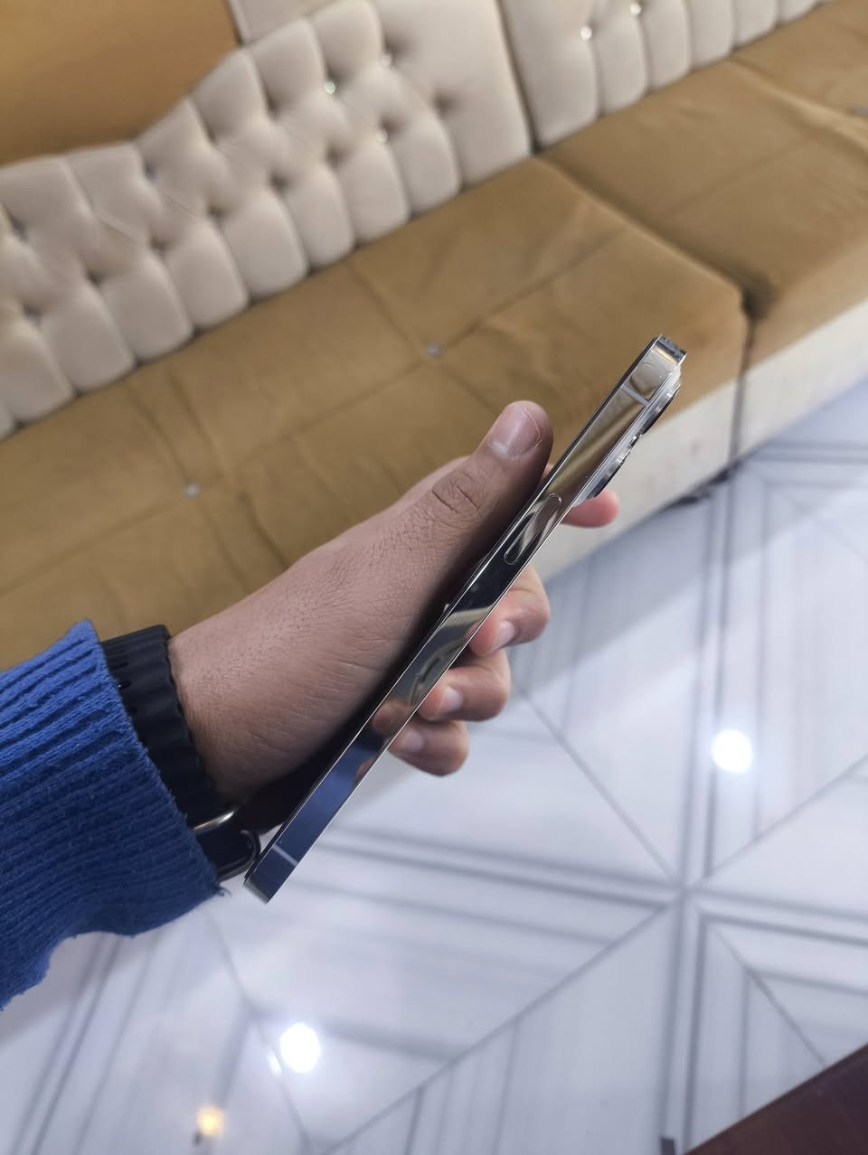 ايفون 13 برو ماكس دبل شريحه
تلفون فقط مبدل بطاريه اصليه نسبه 86 انساه بلشحن كلش زين ولباقي كله بلاد 
ذاكرته 256 لجهاز بي فطر كلش بسيط بلضهر الشاصي مالته شخط مابي كلش جديد
رايده 525 وبي مجال للشراي يتصل ***********
