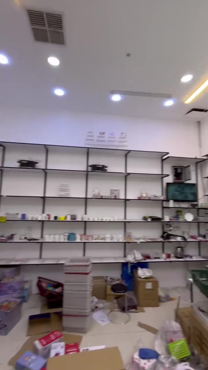 رفوف محل كامل للبيع 
***********

