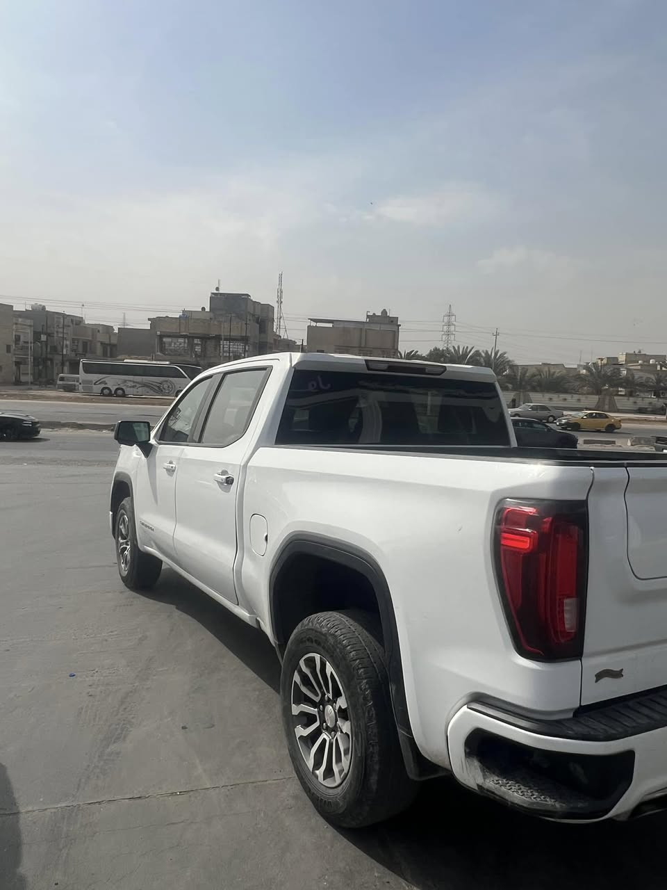 السلام عليكم جمسي سيرا {AT4{ 2021 
ماشيه 23 الف ميل (مرقمة بغداد)
بدي قصير باب طويل (المرغوب) فور ويل 
كشنات جلد تدفئة تبريد 
باب خلفي درج 3 قطع
محرك 8 سلندر 5300 
وباقي المواصفات معروفة فئة AT4 
السعر 240 وبيهة مجال قليل 
حادثهة جاملغ وبنيد 
مكاني بغداد /***********
