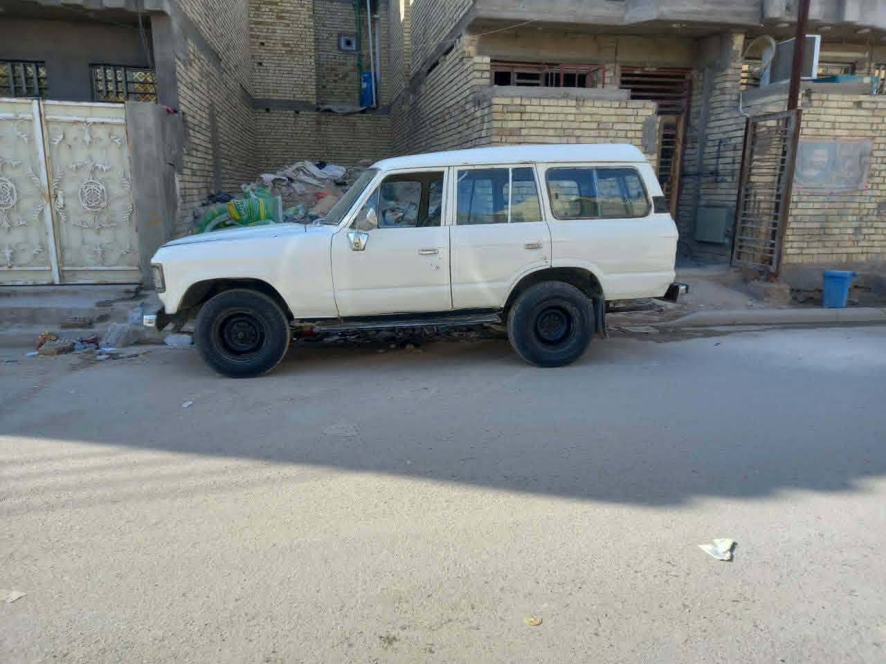 السلام عليكم 
للندكروز ٨١ 
سياره جاهزه فقط بيها الكازكيت
مراوس وبيع ماكو مشكله
اصوليه السياره ابيع كوم حديد
انطيك رقم المالك ومنك اله وشرط مايطلب عليها 
*********** السعر@١٤ورقه
