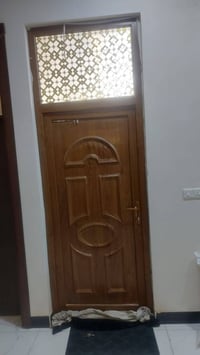 باب • ٢٨٠×١م • مبطن ألمنيوم