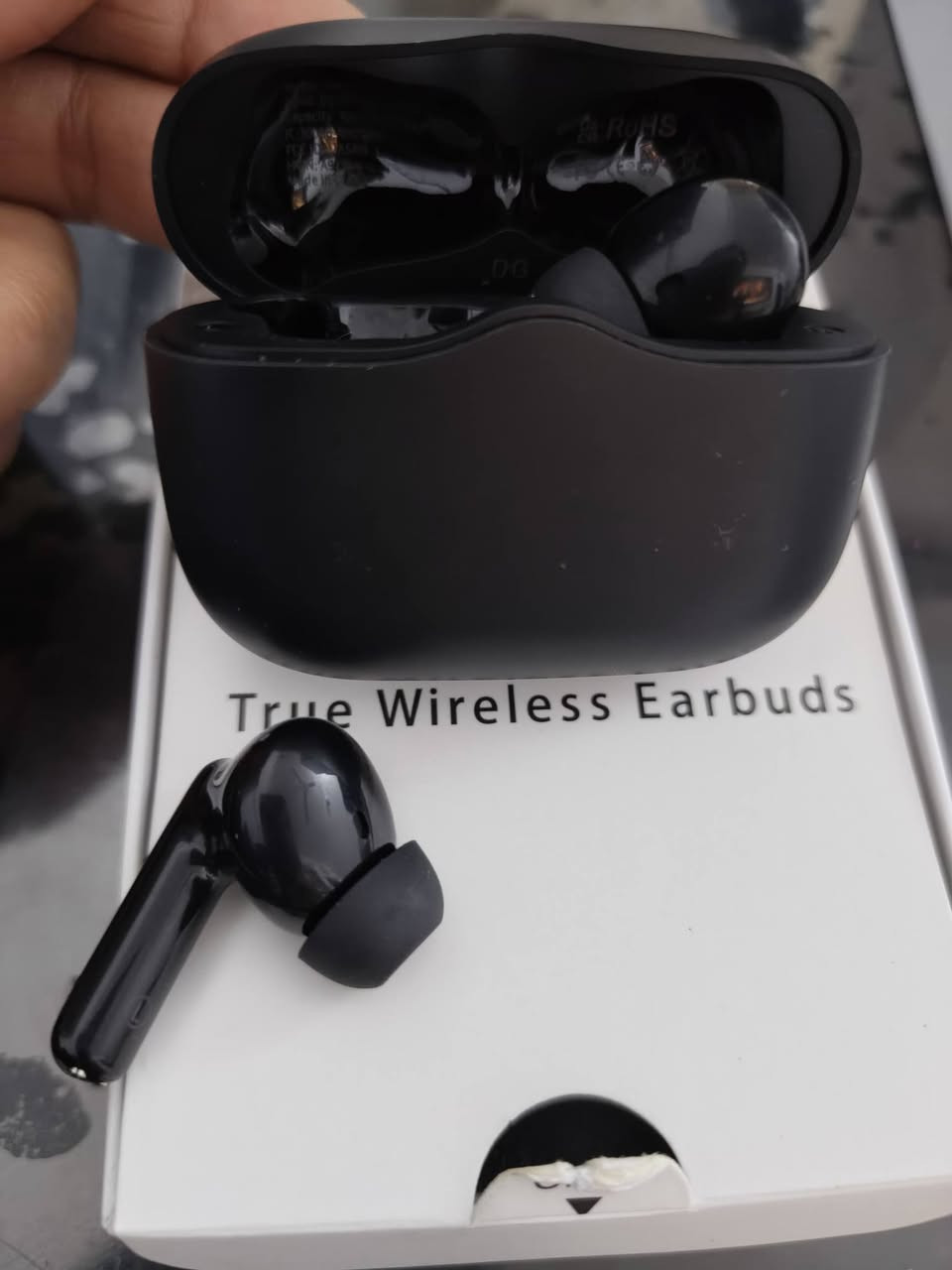 السلام عليكم   ايربود  ابل  الاصلي    متوفر اربع  قطع


**إذا كنت صاحب هذا الإعلان وتريد حذفه لأي سبب، رجاءا أرسل رسالة إلى الدعم الفني**