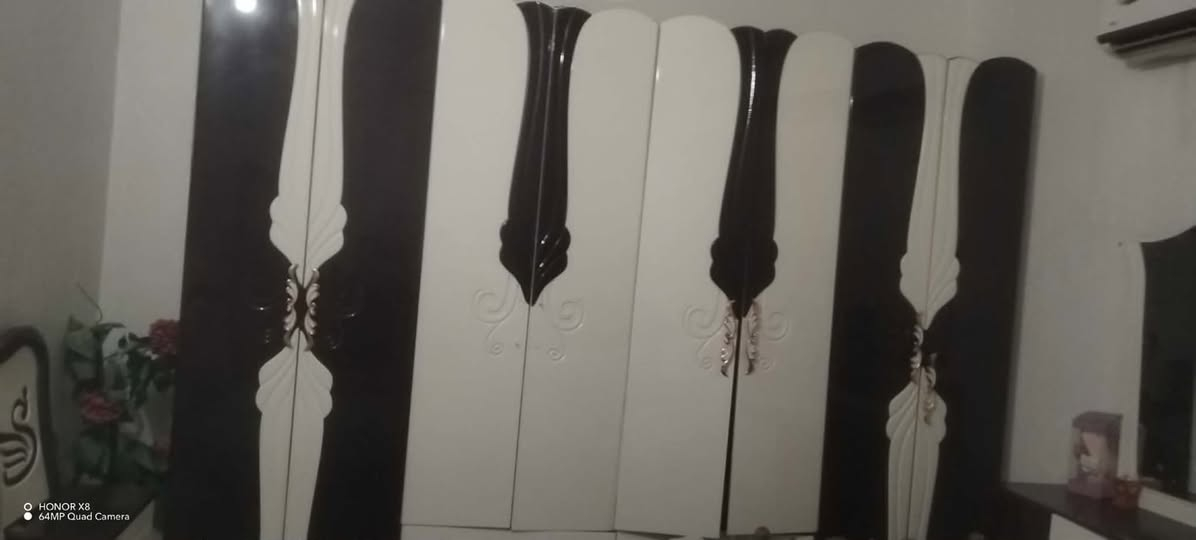 السلام عليكم
غرفة نوم للبيع كاملة بس الجرارات يحتاجلهن سكك 
السعر 250
المكآن الديوانية/قضاء السدير 
*********** واتساب
