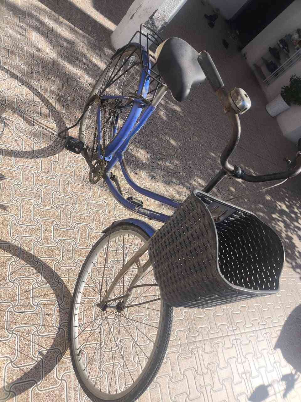 السلام عليكم بايسكل ياباني حجم 27 للبيع السعر 30, الف قفل فقط تايرات نازلة عنواني بعقوبة التحرير ***********
