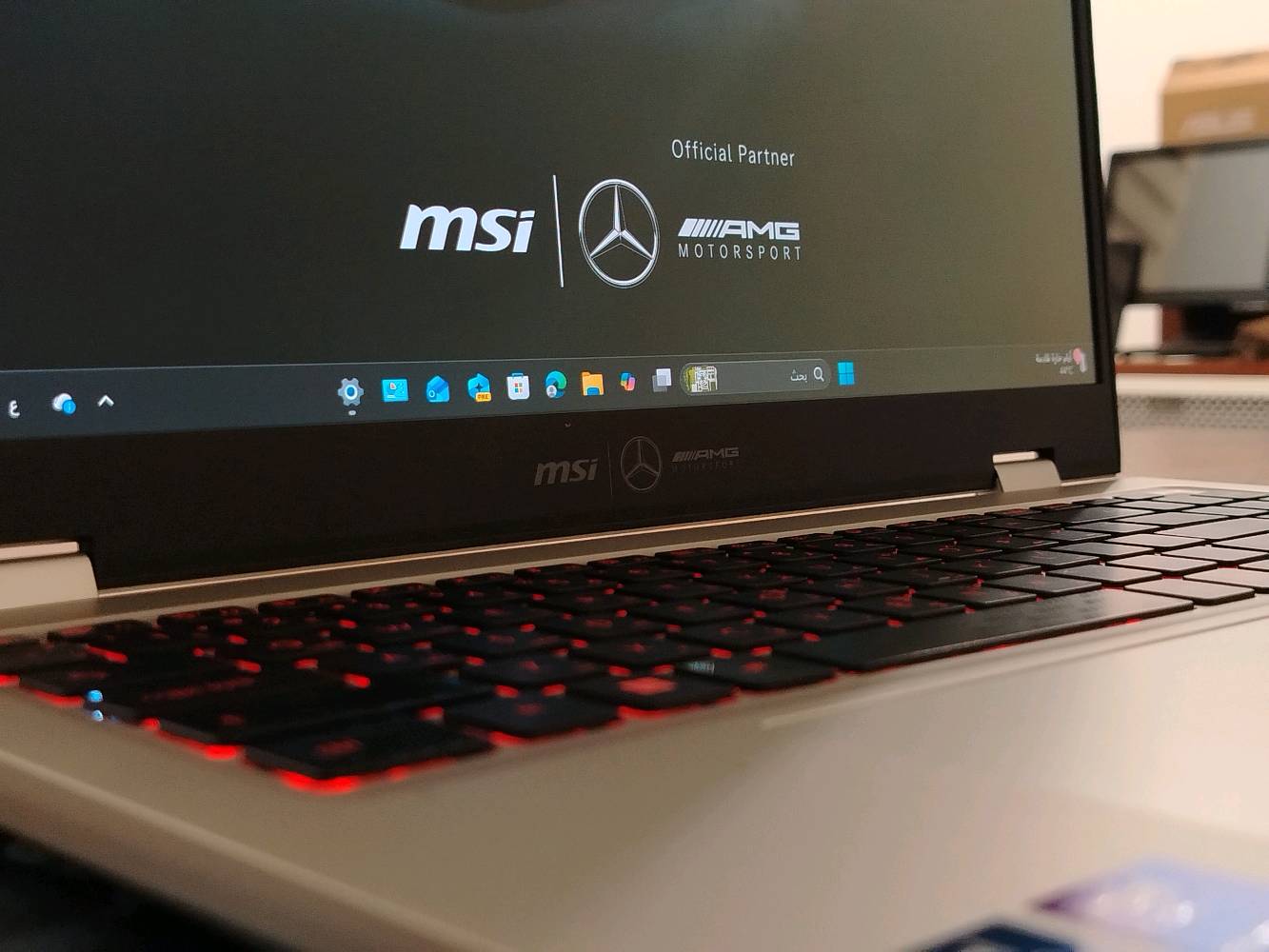للبيع | MSI Prestige 16 AI+ Mercedes AMG

· المعالج: Intel Core Ultra 9 288V (الأقوى في السوق).
Intel Arc Graphics 140V(16GB) كارت
· الرامات: 32 جيجا LPDDR5X (سرعة خيالية).
· التخزين: 1 تيرابايت NVMe (سريع جداً).
· الشاشة: OLED 16" 4K (عرض سينمائي).
· البطارية: 99.9Wh (تغطي يوم عمل كامل).
· الوزن: 1.5 كجم فقط (خفيف جداً).
· التصميم: إصدار خاص بمرسيدس AMG (أنيق وفاخر مصنوع من المغنيسيوم والألمنيوم.

مستخدام أسبوع واحد،
متوفرة جميع الملحقات مع الكارتونة
بغداد - المنصور
آخر سعر شكد، وهل السعر قابل للتفاوض لو ثابت؟: 
قابل للتفاوض