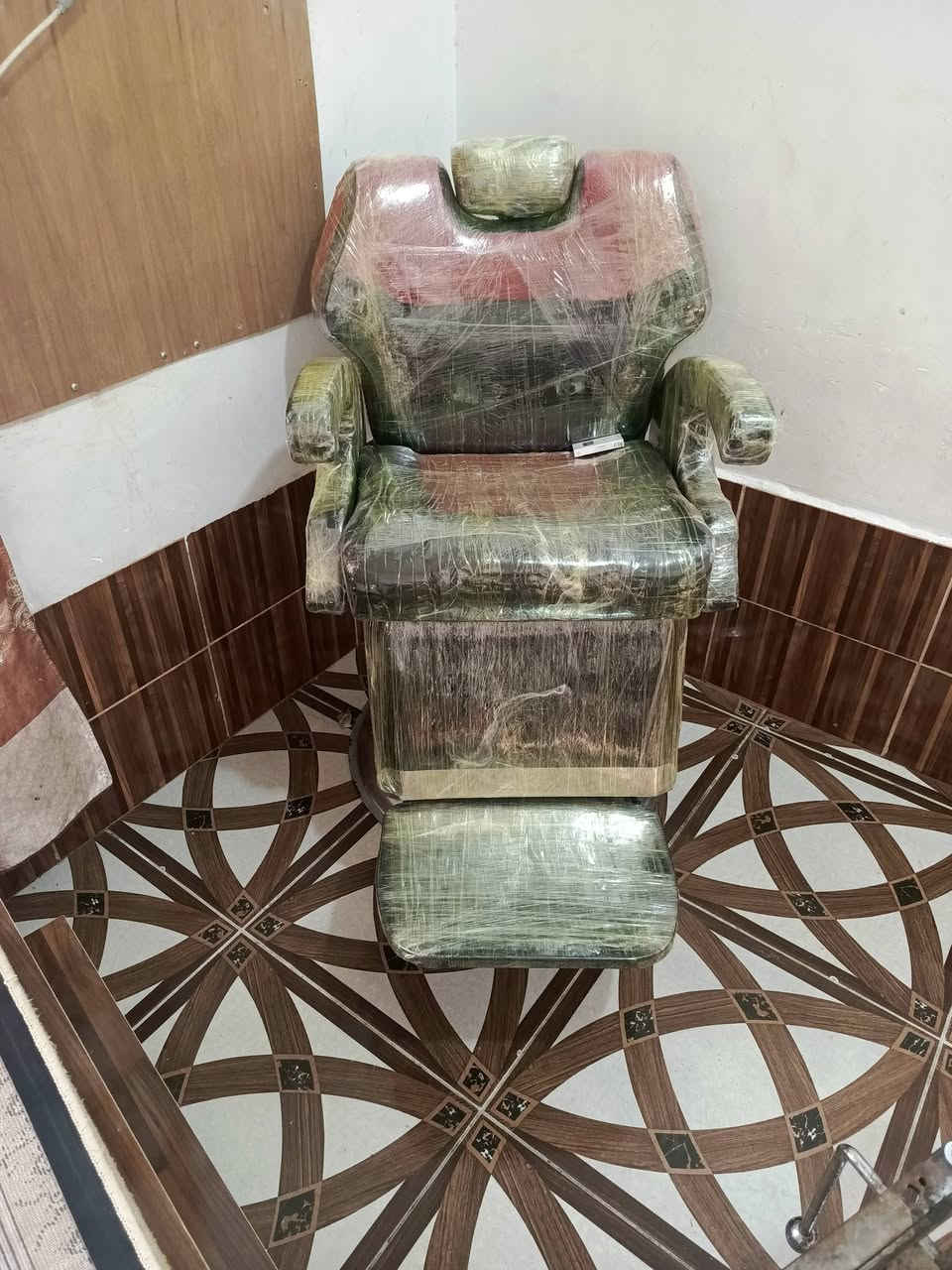 كراسي حلاقه للبيع  كلش نضيف شغال
العنوان الانبار القائم الكرابله 
***********
