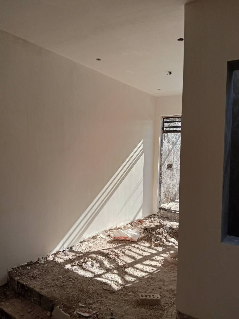 السلام عليكم كادر جص وبياض شغل درجه اولى
***********
