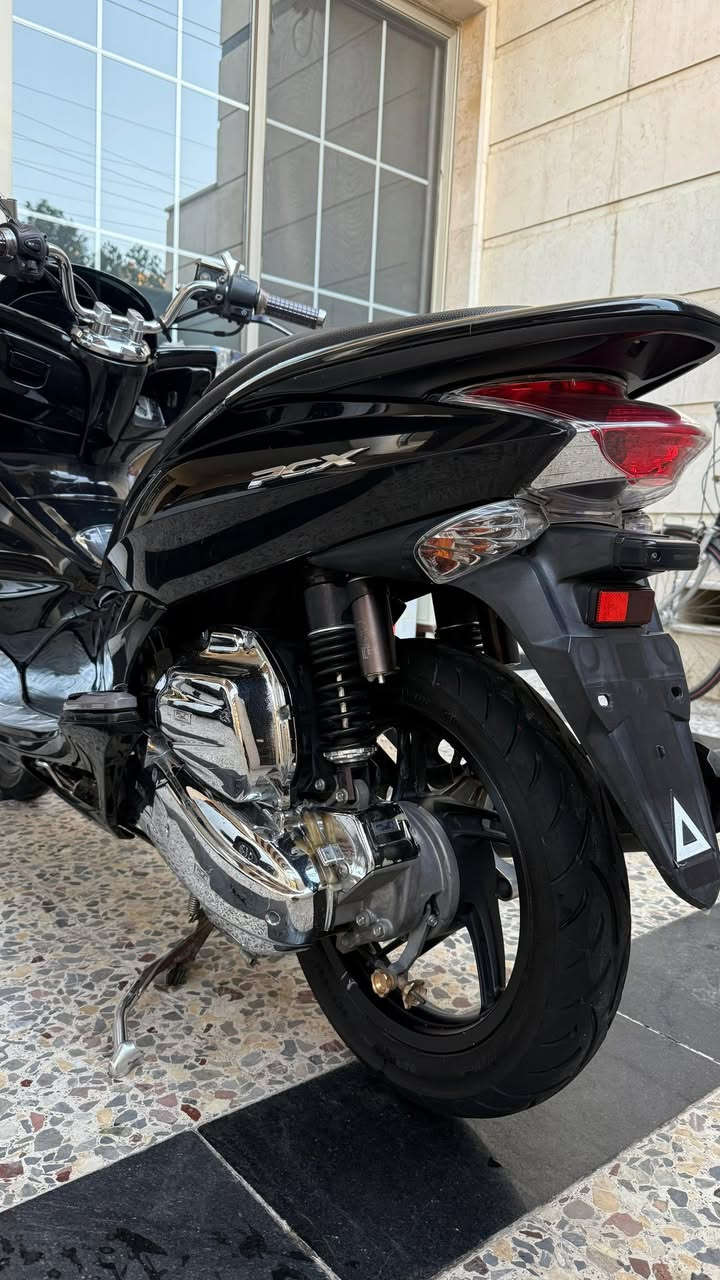 بيسي اكس pcx 125
للبيع الدراجه كفاله عامه 
ماشيه 25 
داخله 23
تايرات الشركه ما مبدلات 
بعدهن بالخط 
بيه قطع مميزه نيكلات
الغراض من اليابان والصور موجوده 
مال المزاد 🔝 
الدراجه كلش حلوه ومال جناي 
جديده بمعة الكلمه 
المكان بغداد حي اور 
***********
