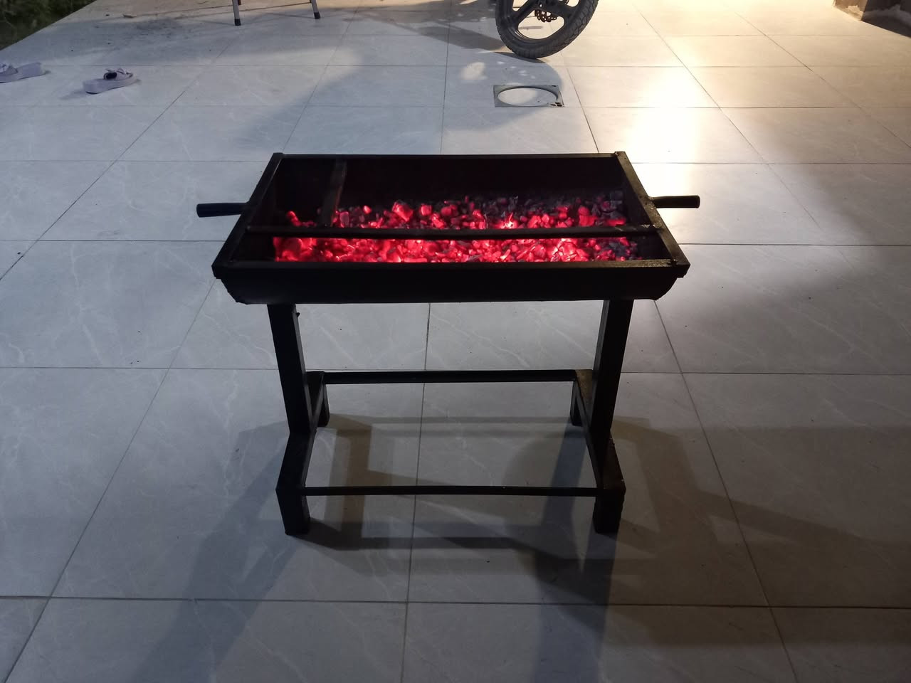 *🔥 *منقلة شواء مميزة!* 🔥*
- حديد قوي، سهلة التنظيف، وعمليه جداً
- *الموقع:* #الزهيرات #مقابل #مركز #الشرطة.
- *احجز الآن:* 📞 ***********.
#الجميع
