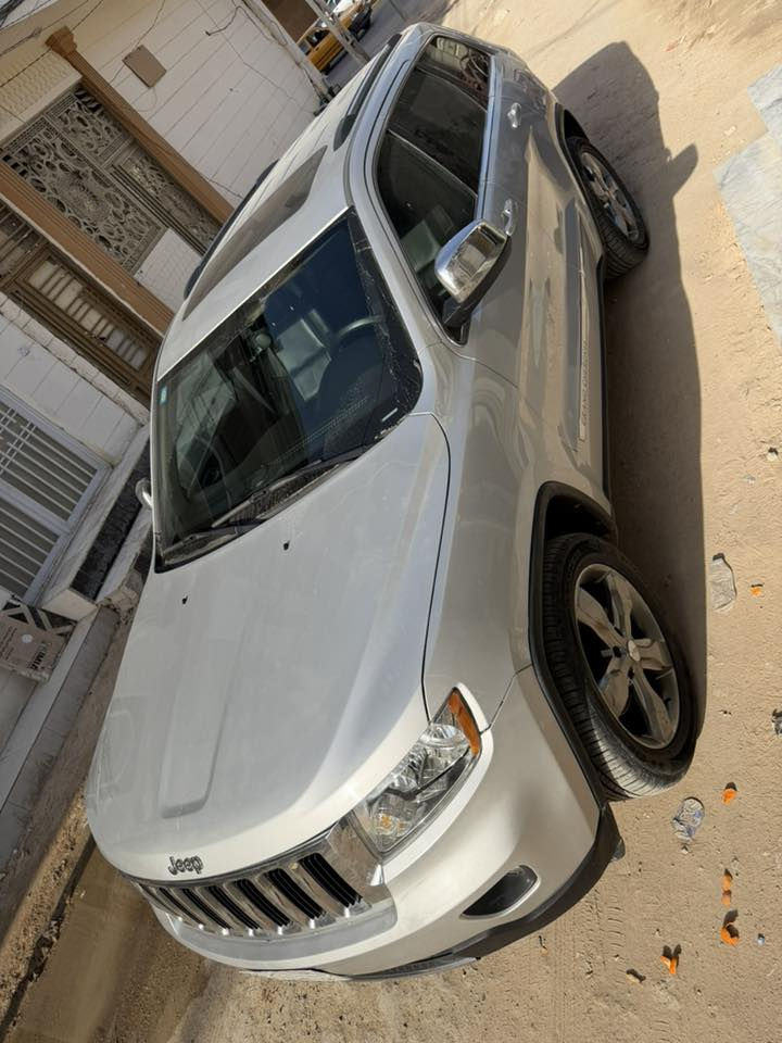 سلامً عليكم جيب الاريدوموديل  2013 وارد أمريكي  صبغ جاملغ  وبنيدً بدون دواخل مواصفات واحدعله واحدً.   فول لمتدد.   اعبد فىه.    سياره باسمي شرط تحويل سياره احله من صور ومال بيت ستخدام شخصي ماشيه ٦٠ سبب البيع  مستعجل ***********   سعر 168 مجالً بيكً بيكً ودلل.
